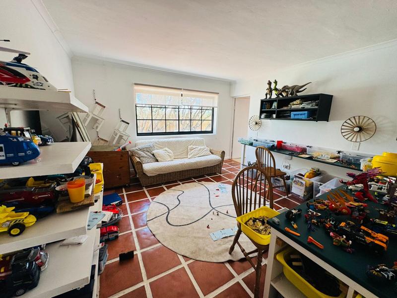 5 Bedroom Property for Sale in Sandbaai Western Cape